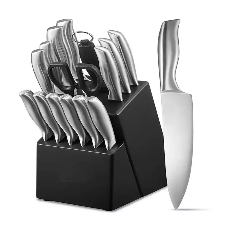 Küchenmesser mit Metallgriff